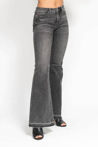 Judy Blue - Calça jeans flare tamanho grande com cintura média e controle de barriga