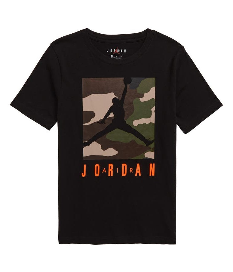 Camiseta Jordan Big Boy's Camouflage Box Knock Out Graphic Preta Tamanho Médio