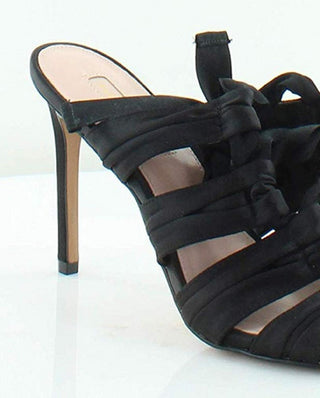 Avec Les Filles Sandálias femininas Janelle de cetim com bico aberto para ocasiões especiais com tiras pretas tamanho 7,5 M