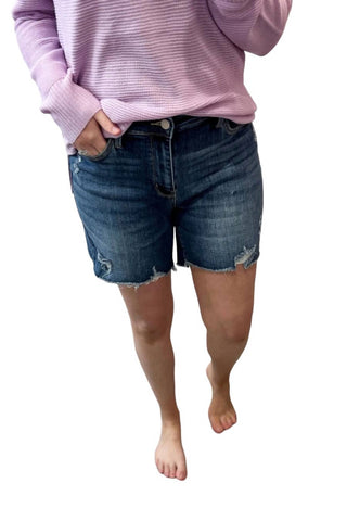Judy Blue - Shorts jeans com bainha decotada alta e baixa