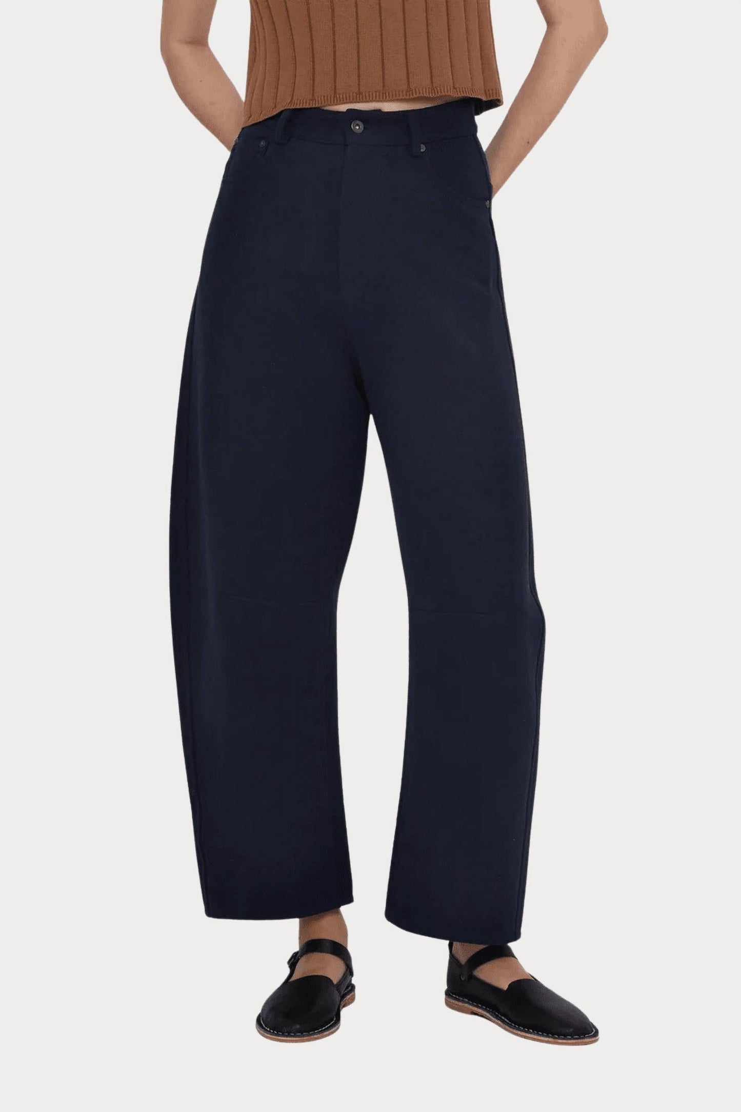 7115 By Szeki - Relaxed Curve Legged Trouser