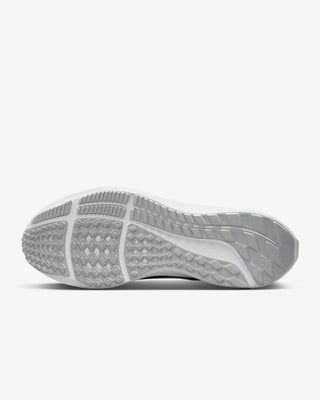 Nike - Tênis de corrida de estrada feminino Pegasus 40