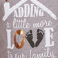 Camiseta Maternidade e Maternidade Feminina Adicionando um Pouco Mais de Amor à Nossa Família, Cinza, Tamanho X-S