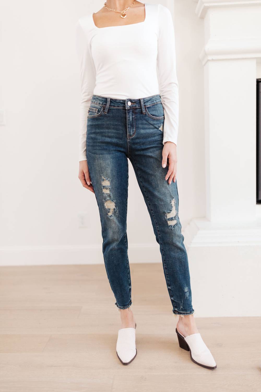 Judy Blue - Mid Rise Destroyed Relaxed Fit Jeans