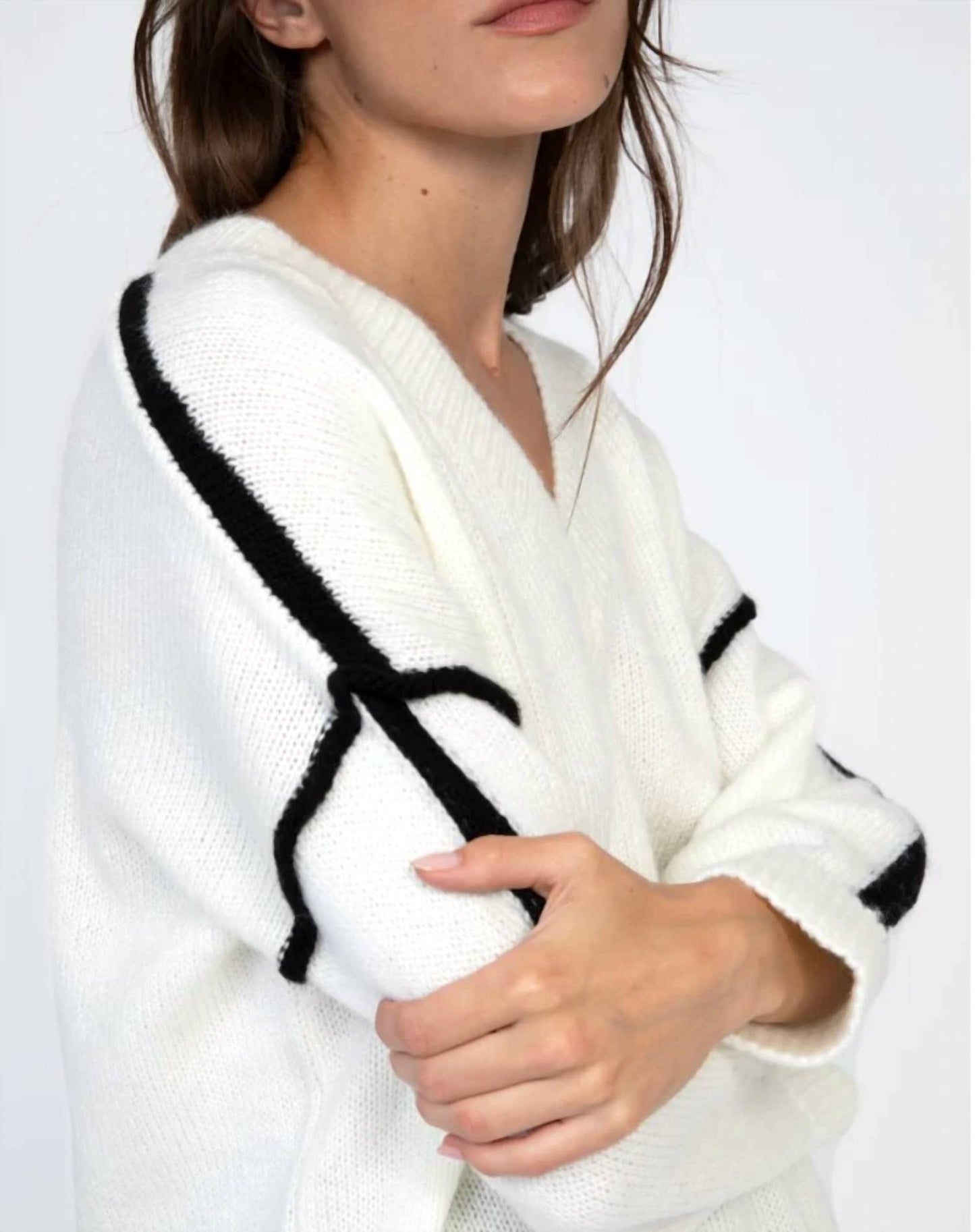 An'Ge - Lejupiter Bicolour V Neck Sweater