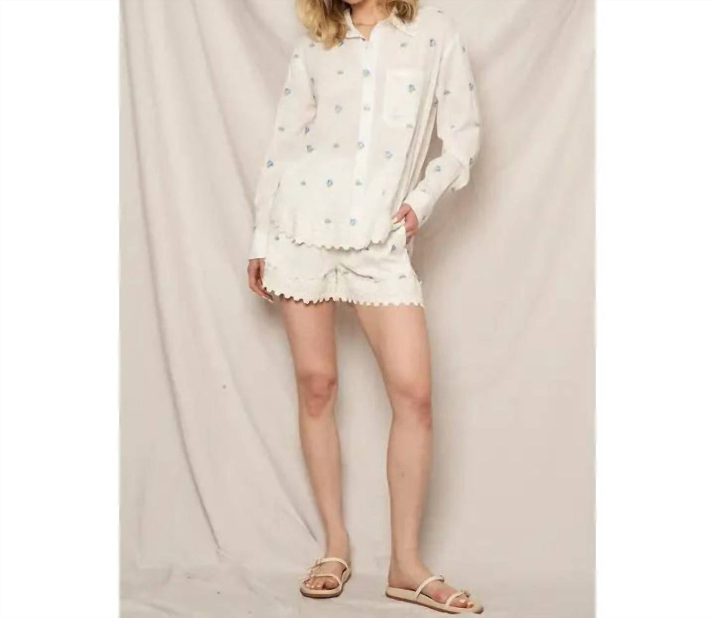 En Creme - Floral Lace Trim Top