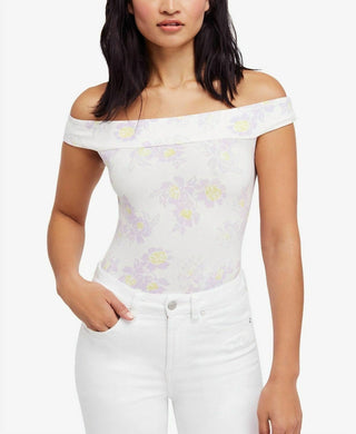 Free People - Body com estampa de flores elásticas e ombros de fora