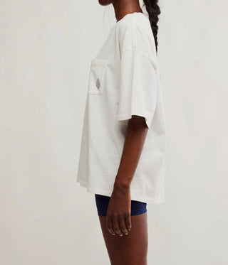 Free People - Camiseta com Logo Tackle