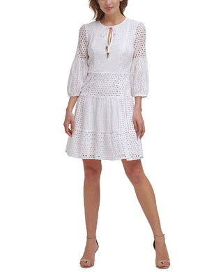 Vestido feminino Vince Camuto com ilhós e ajuste evasê, branco, tamanho 8