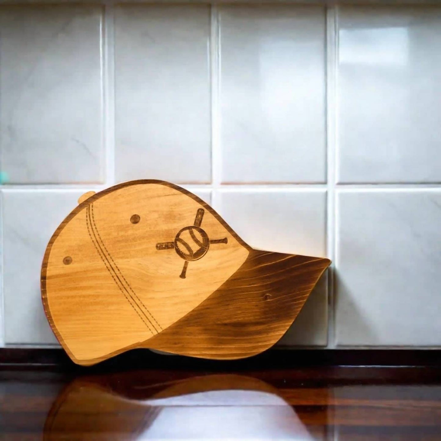 Creative Gifts International - Placa de madeira para boné de beisebol