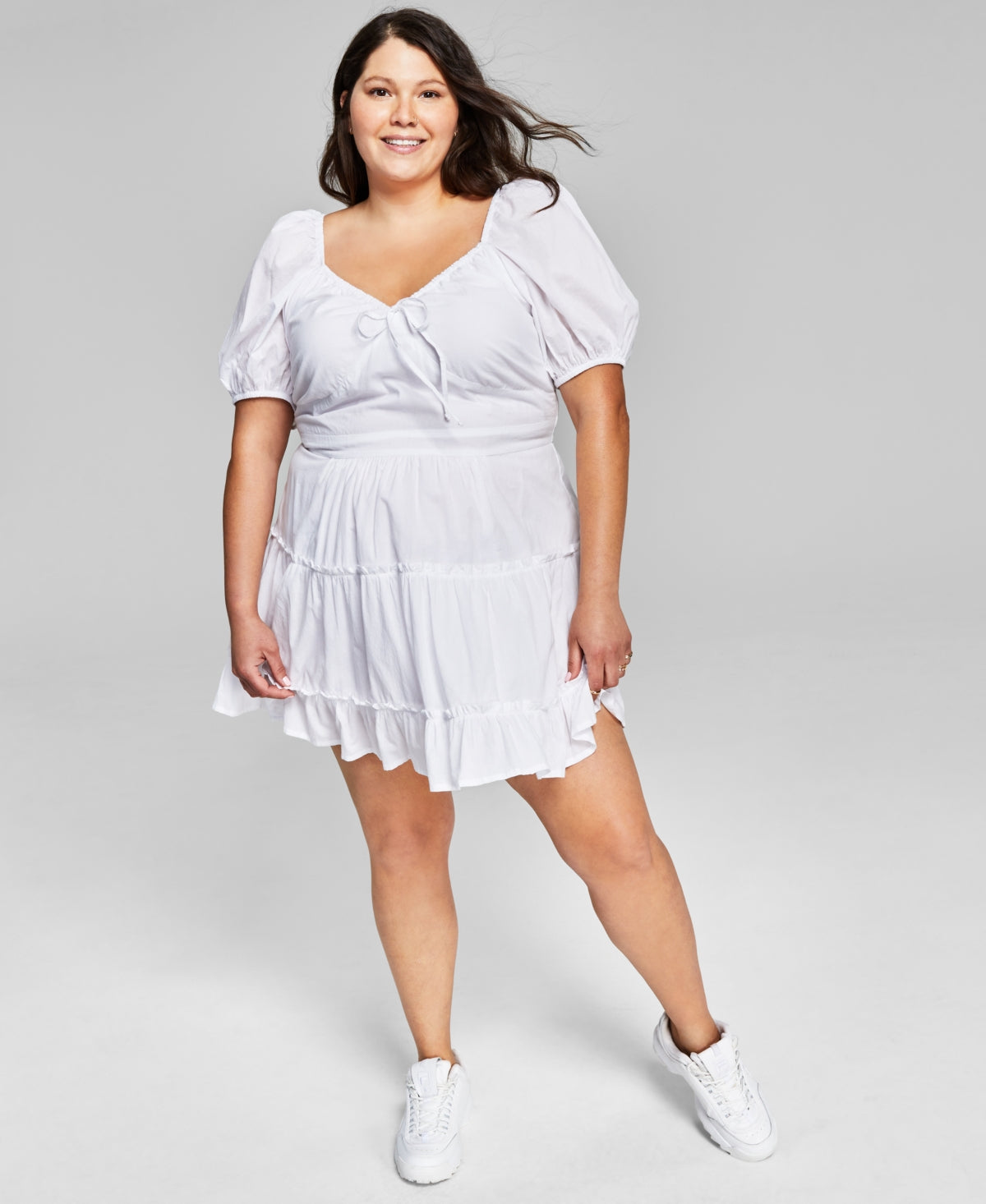 E agora este vestido feminino moderno com corte em camadas e flare, tamanho 4X