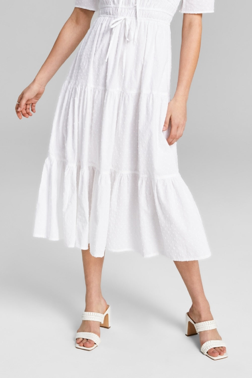 E agora este vestido longo de algodão com decote em V e bolinhas, tamanho X-G, branco