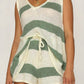 Conjunto de blusa sem mangas com decote em V e shorts com cordão