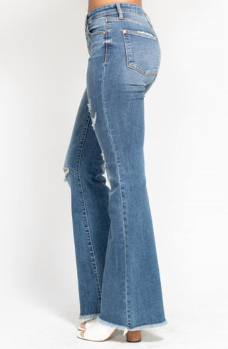 Judy Blue - Calça Jeans Flare com Botões e Cintura Média