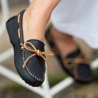 Minnetonka - Women's Classic Driver Moccasin Slip-on Shoes