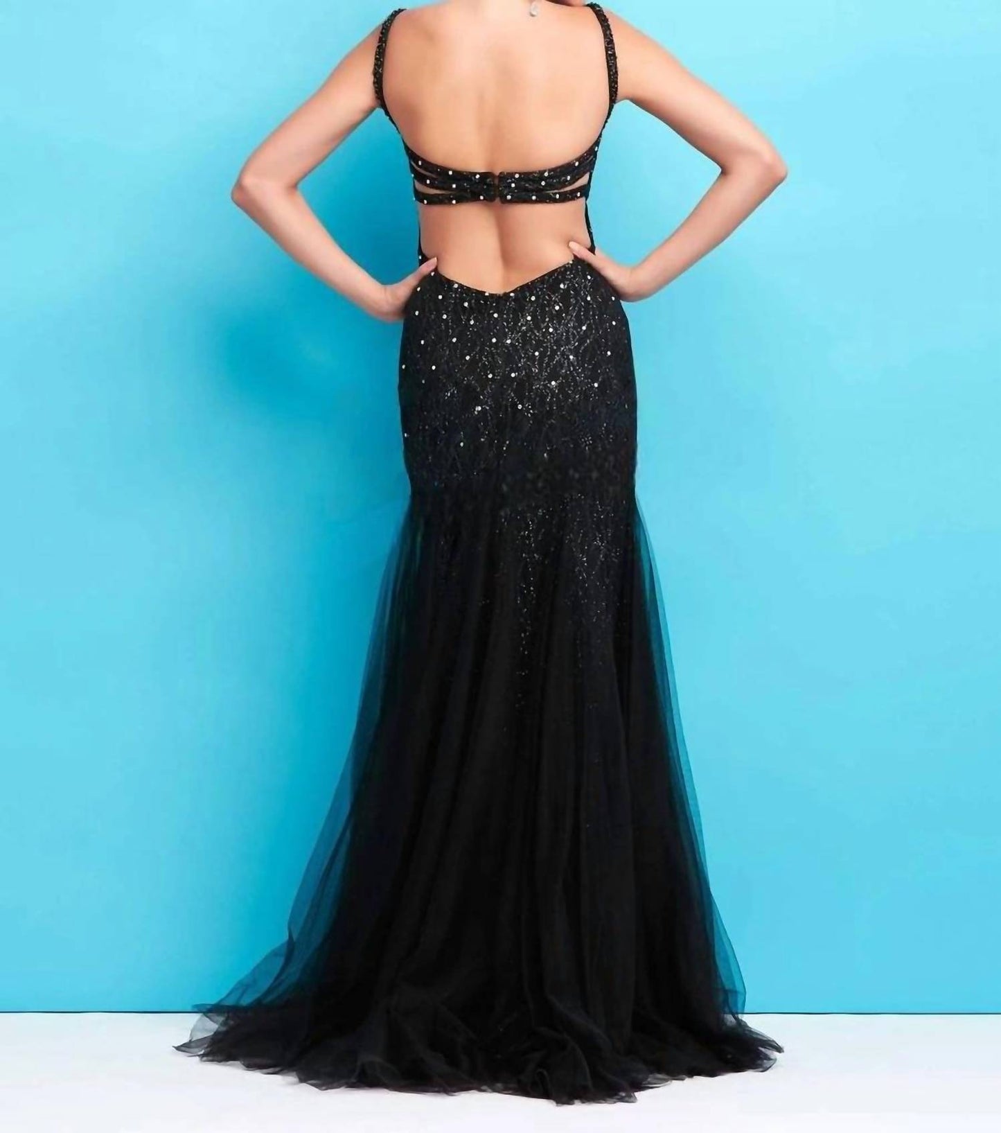 Mac Duggal - Form-Fitting Beaded Evening Gown