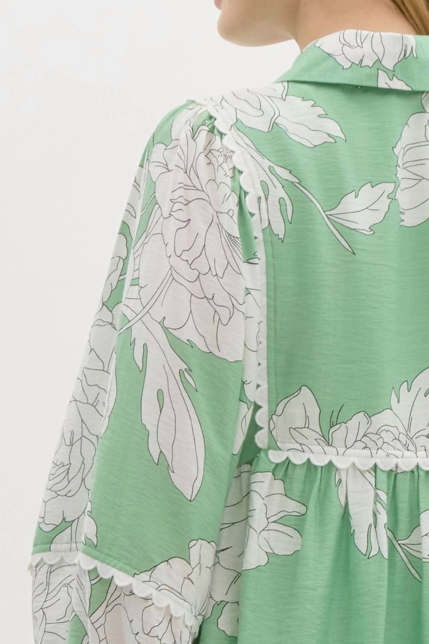 Entro - Sweet & Scalloped Floral Blouse