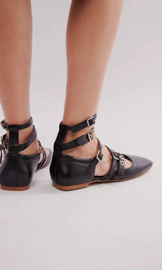 Free People - Sapatilha de balé feminina Hart Buckle