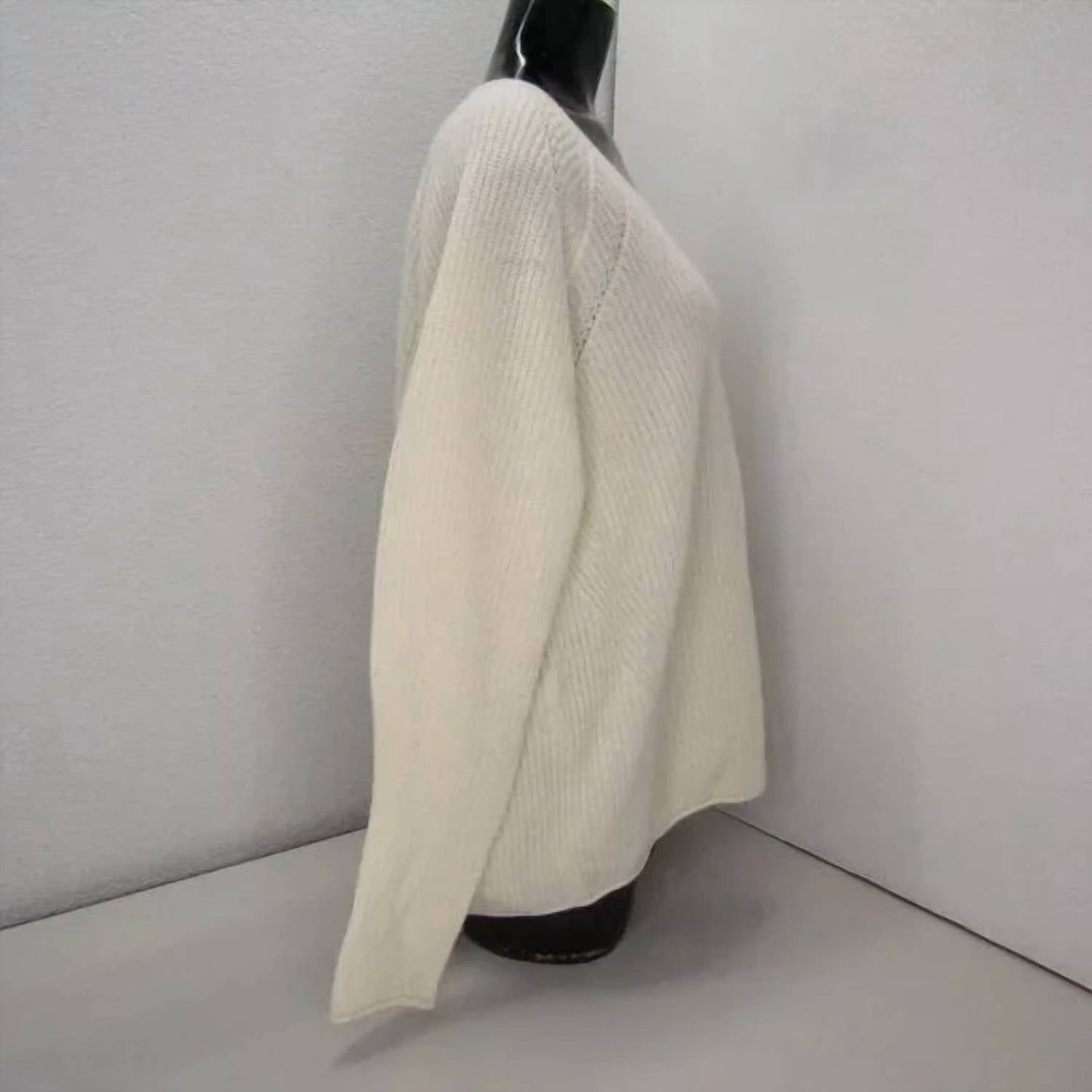 Club Monaco - Women's Cashmere V-neck Long Sleeve Sweater