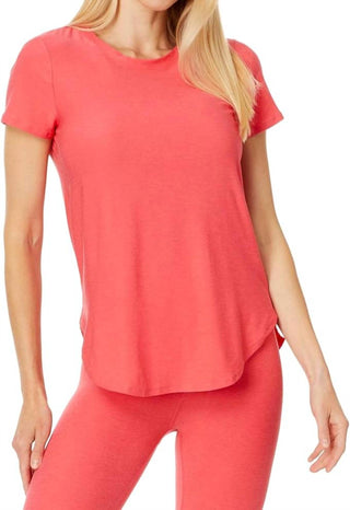 Além do Yoga - Camiseta Featherweight On The Down Low