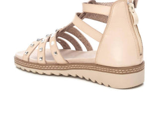 Xti - SANDÁLIAS RASAS FEMININAS COM TACHAS DOURADAS