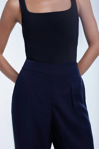 Dāl The Label - Calça Cônica de Cintura Média