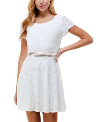 Vestido City Studios Junior de manga curta com ilhós e ajuste evasê, branco, tamanho 1