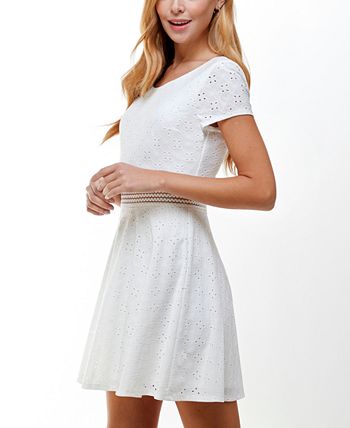 Vestido City Studios Junior de manga curta com ilhós e ajuste evasê, branco, tamanho 1