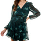 Vestido City Studios Junior com decote sobrepeliz metálico e ajuste evasê, verde, tamanho pequeno
