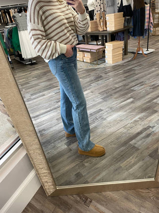 Risen - Calça Jeans Reta com Cós Médio e Laterais