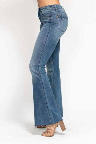 Judy Blue - Calça Jeans Flare Vintage de Cintura Média