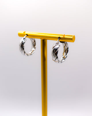 Brincos de argola de prata com textura torcida italiana – Joias femininas elegantes