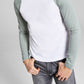 E agora esta camisa de beisebol raglan masculina verde tamanho pequeno