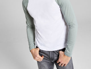 E agora esta camisa de beisebol raglan masculina verde tamanho pequeno