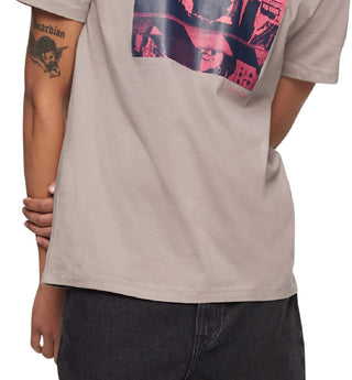 Camiseta Calvin Klein Masculina Relaxed Fit com Estampa Gráfica e Logotipo Cinza Tamanho Médio