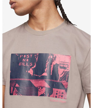Camiseta Calvin Klein Masculina Relaxed Fit com Estampa Gráfica e Logotipo Cinza Tamanho XXG