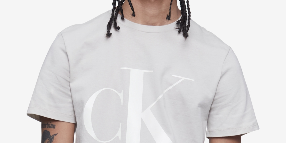 Camiseta Calvin Klein Masculina com Logotipo Monograma Cinza Tamanho XXG