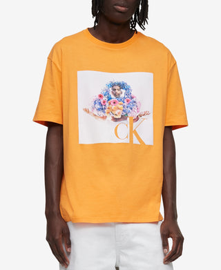 Camiseta Calvin Klein Masculina Relaxed Fit Pride Graphic Crewneck Laranja Tamanho X-S