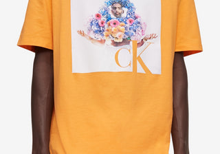 Camiseta Calvin Klein Masculina Relaxed Fit Pride Graphic Crewneck Laranja Tamanho G