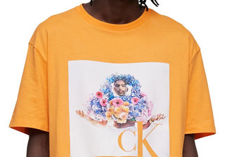 Camiseta Calvin Klein Masculina Relaxed Fit Pride Graphic Crewneck Laranja Tamanho G