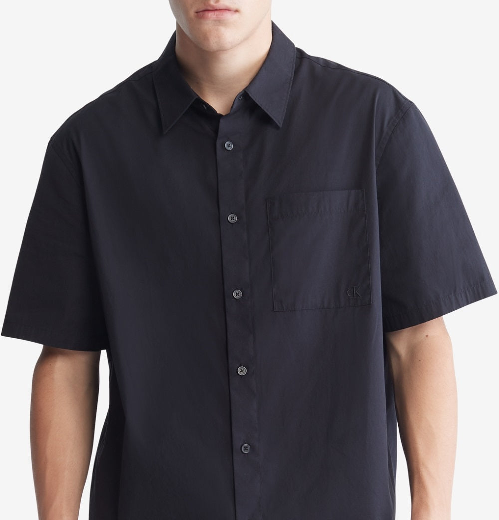 Camisa Calvin Klein Masculina Manga Curta Lisa com Bolso e Botões, Preta, Tamanho Grande