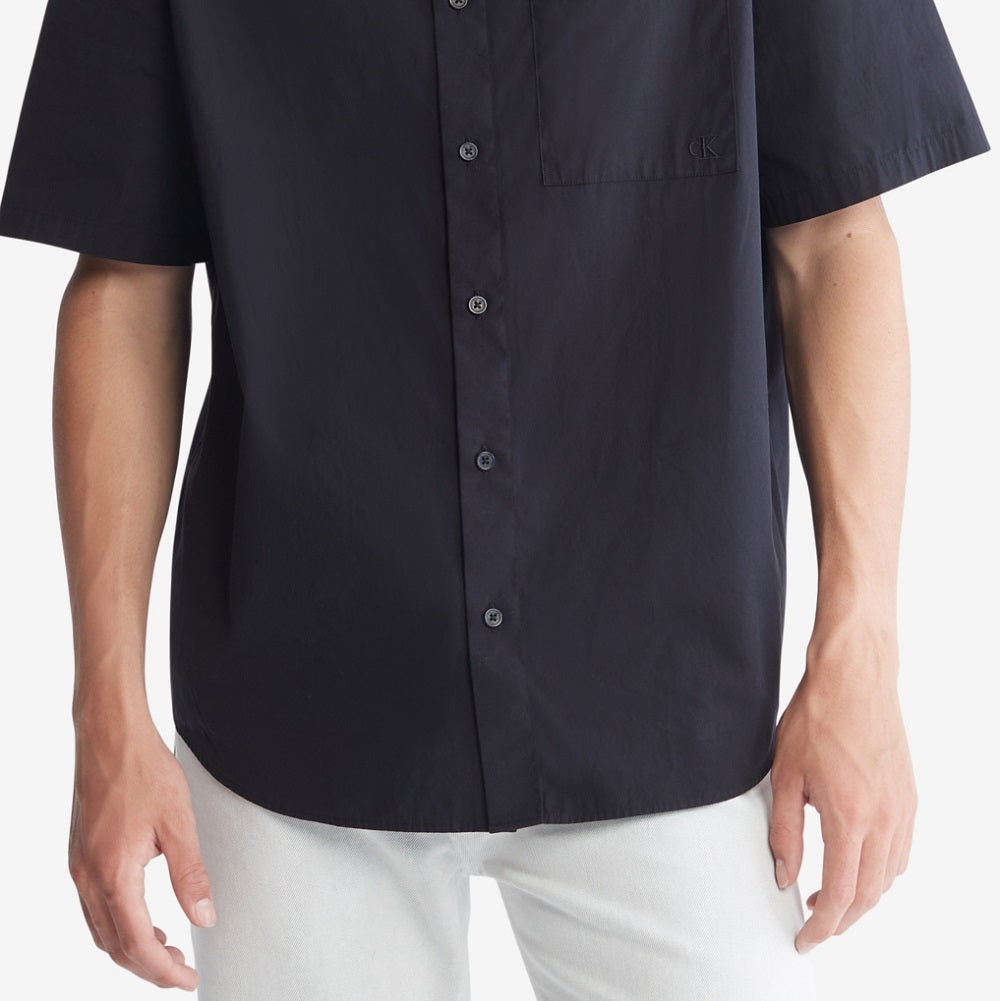 Camisa Calvin Klein Masculina Manga Curta Lisa com Bolso e Botões, Preta, Tamanho Grande