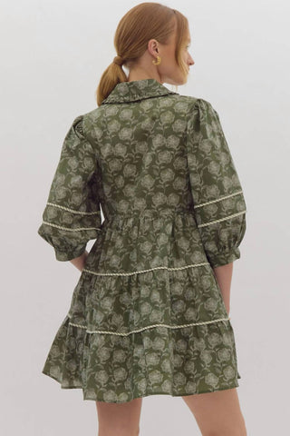 Entrada - Vestido Verde com Flores Brancas