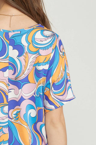 Introdução - Blusa abstrata com decote em V