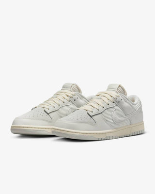 Nike - Men's Dunk Low Waffle Sneaker