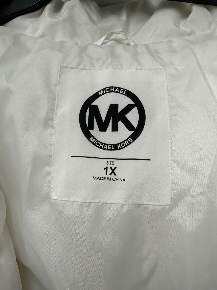 Casaco acolchoado com capuz e acabamento em pele sintética Michael Kors feminino, branco, tamanho 1X
