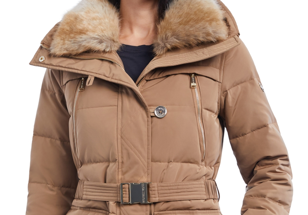 Casaco acolchoado com capuz e gola de pele sintética Michael Michael Kors feminino, tamanho M