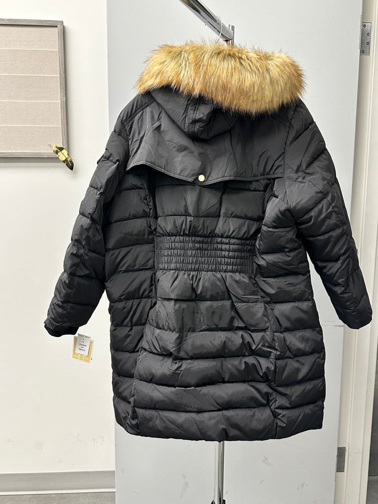 Casaco acolchoado com capuz e acabamento em pele sintética Michael Michael Kors Plus Size, preto, tamanho 3X