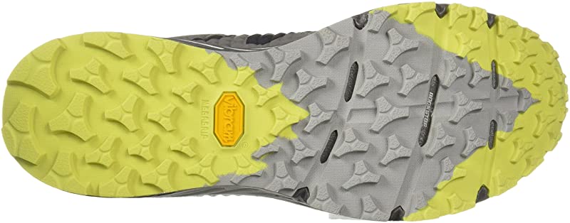 Tênis de corrida New Balance SKOM v1 feminino cinza
