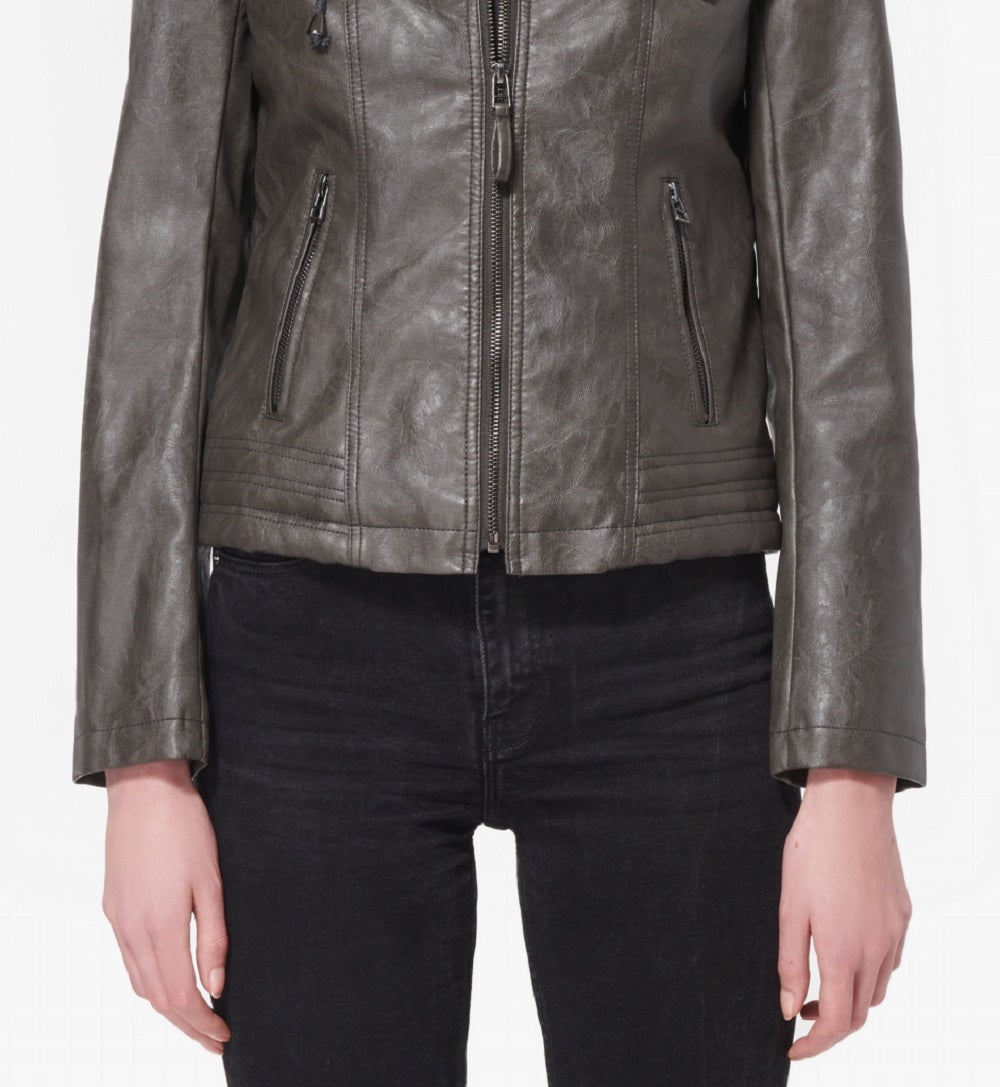 Casaco de couro sintético Maralyn &amp; Me Junior em camadas, tamanho X-G, cinza